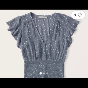 Abercrombie short sleeve smocked waist flutter sleeve top. Size small
